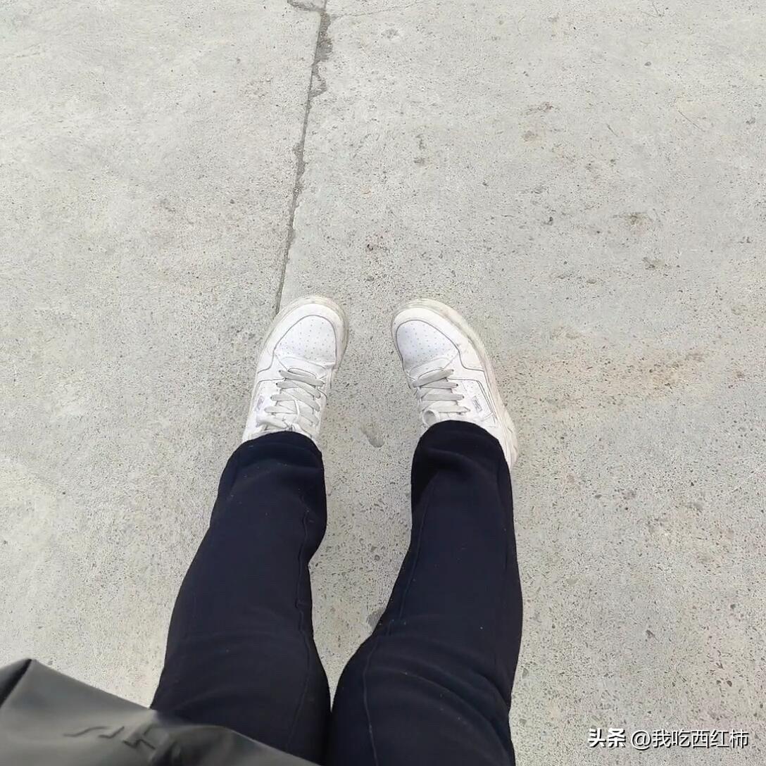 来济南的第三天，我躺在青旅床上哭了
约好了的面试，你知道是一个初创公司，但没想到