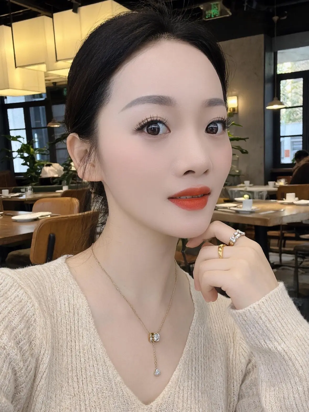 我把最好的年华用来做全职妈妈，这句话看似不重却是很扎心。