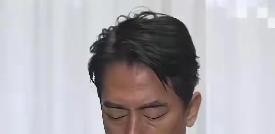 就在刚刚

日本防卫相小泉进次郎突然宣布了。

据日媒报道，他把台海的和平稳定直