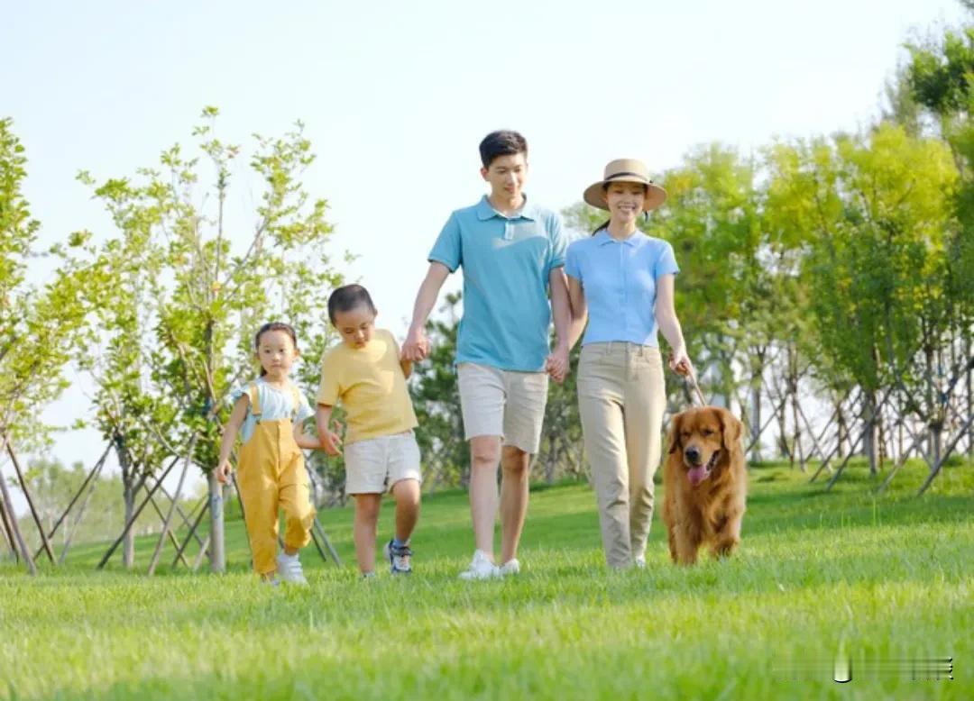 再穷的家庭只要做到这8点，
就开始走上坡路了，你认同吗？

1、和睦。

一个家