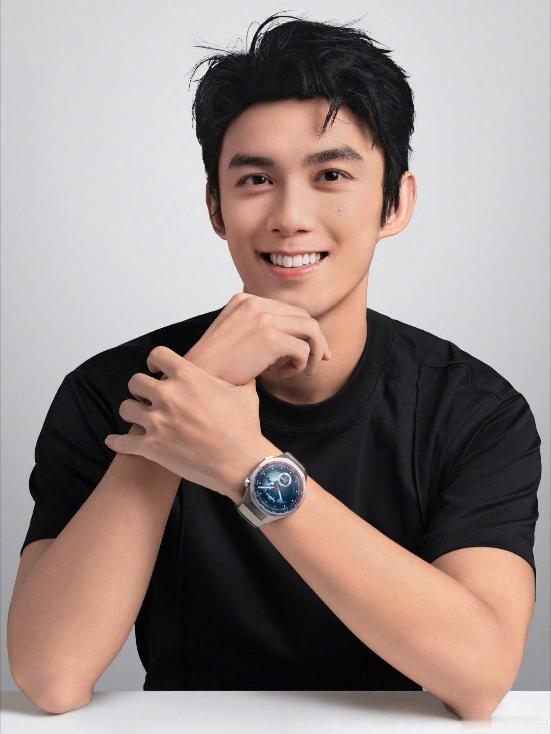 #吴磊[超话]##明星证件照标准参考##吴磊人生证件照四宫格#又双叒被吴磊帅迷糊