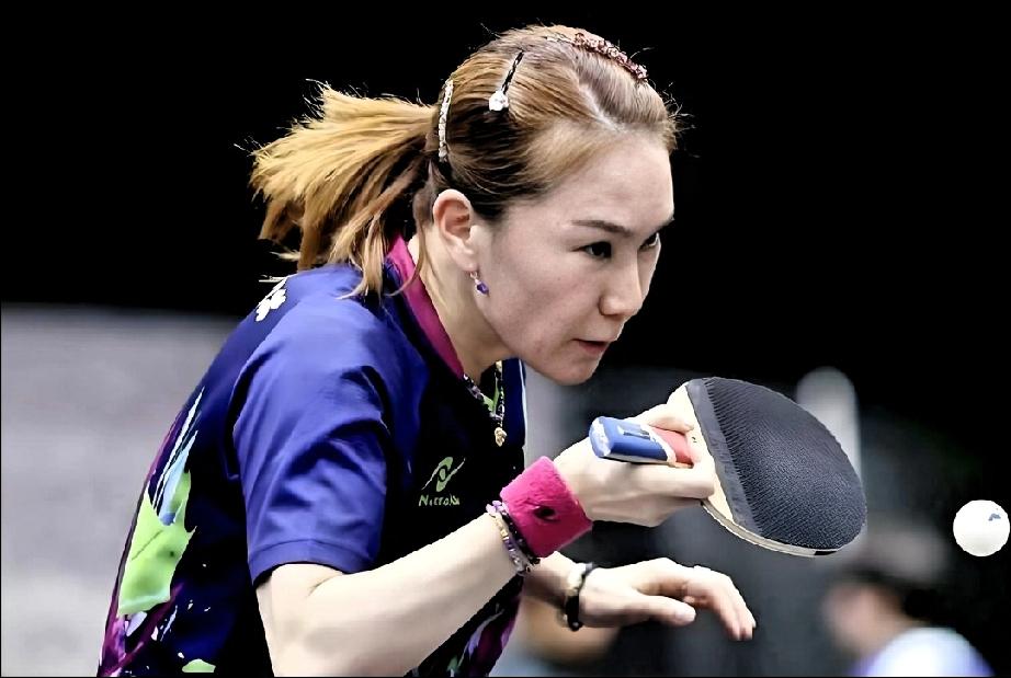 女子乒坛还在坚持打直拍、绝不改换横拍的选手，基本上都是这几个原因：

第一、年龄