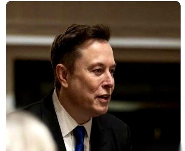 马斯克扔出一句话，直接把一桶油浇进了火里。“谁要是敢把爱泼斯坦那些破事挖出来，结