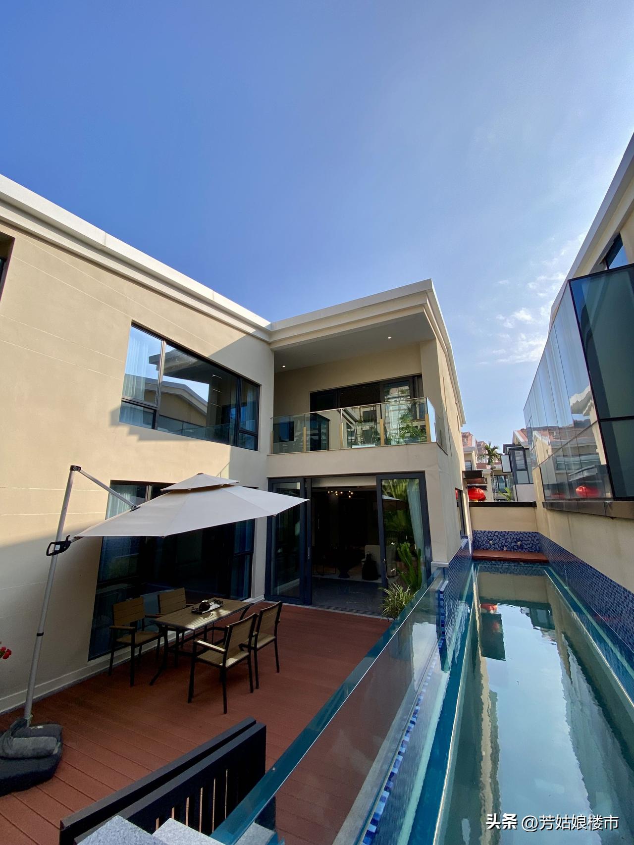 耗时半年，终于在海南找到个满意的别墅。

最终还是选择海棠湾，环境好、气候好，生