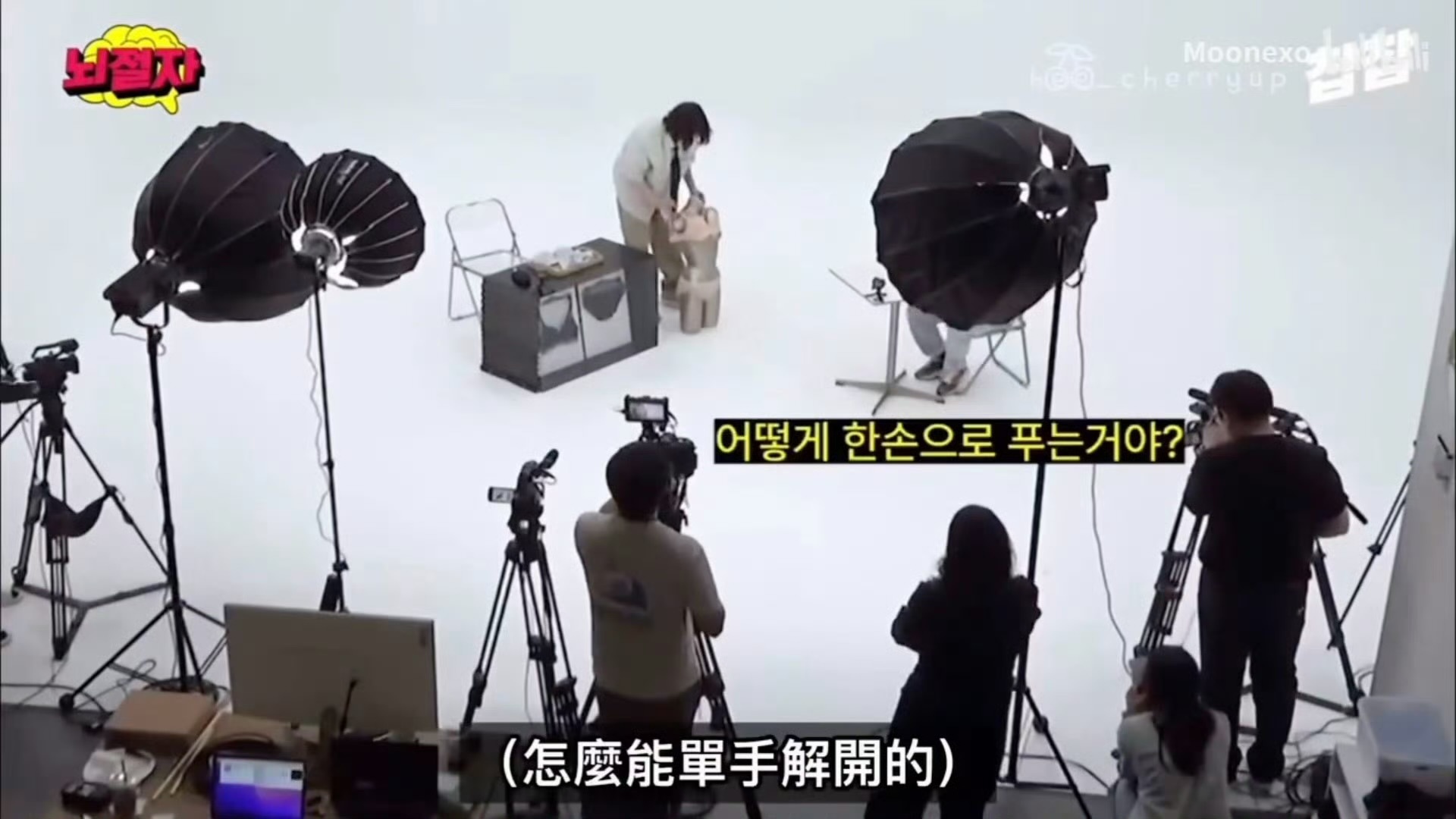 金希澈秒解内衣被审判四十多岁的人了。。。会单手解内衣有啥好审判的。。。。又没犯法