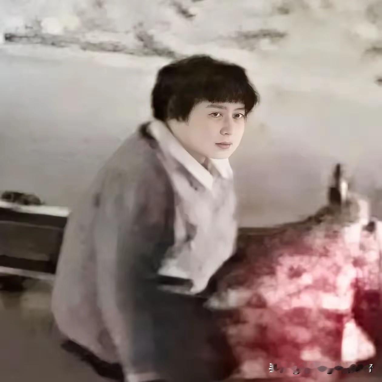 郏县那事儿，越琢磨越让人心里发沉。电动车轻轻蹭了下，杨大妈明明没伤，却一屁股坐在