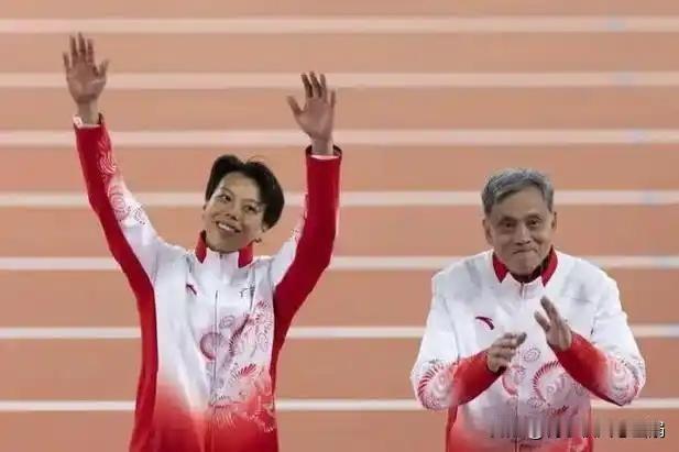 刘景扬跑得快还有一颗爱心
刘景扬在2025年全运会女子100米栏决赛超越吴艳妮勇