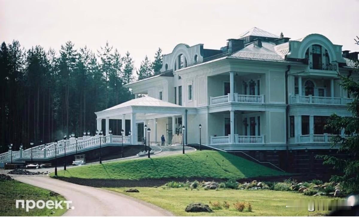 俄称乌克兰无人机试图袭击普京官邸，特朗普不满，泽连斯基否认
洲哥讲时事 当地时间