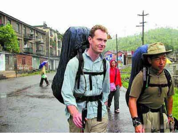 2002年，两个英国青年拿着GPS重走长征路，走完后他们得出一个惊人的结论：中国