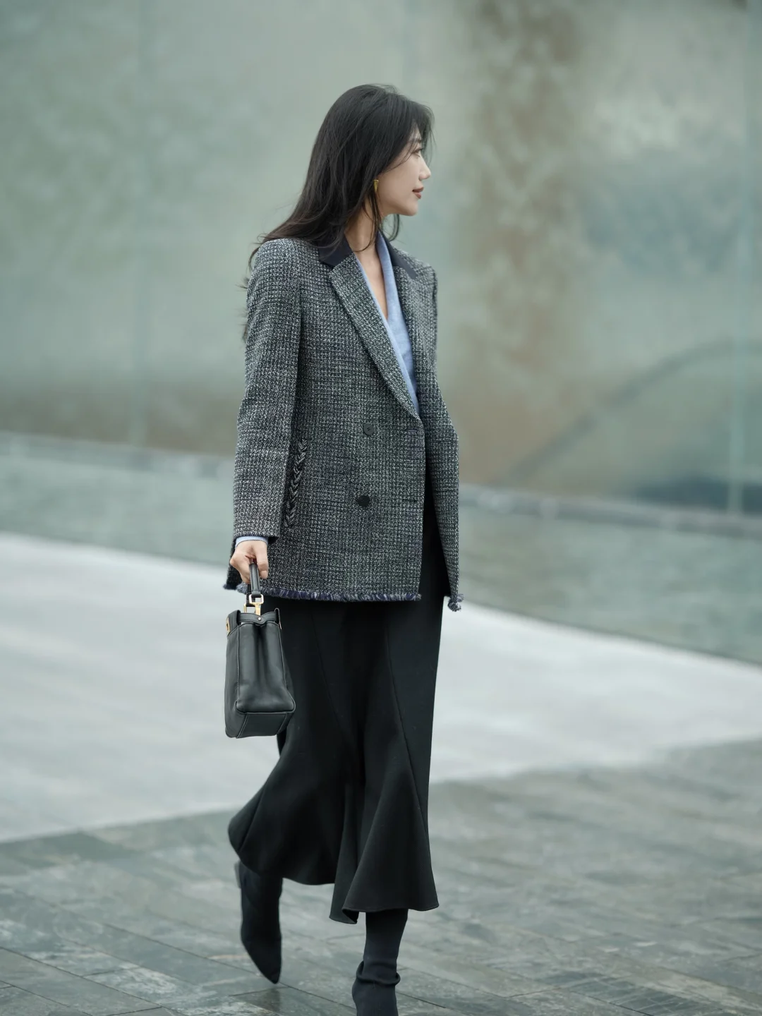 在干练与优雅之间，用衣着构建自信的场域