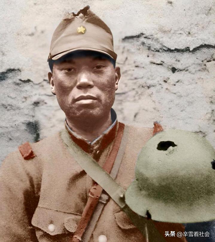 这个日本鬼子兵叫:中山繁治。
1938年，他所在的日军第14师团在进攻中国河南新