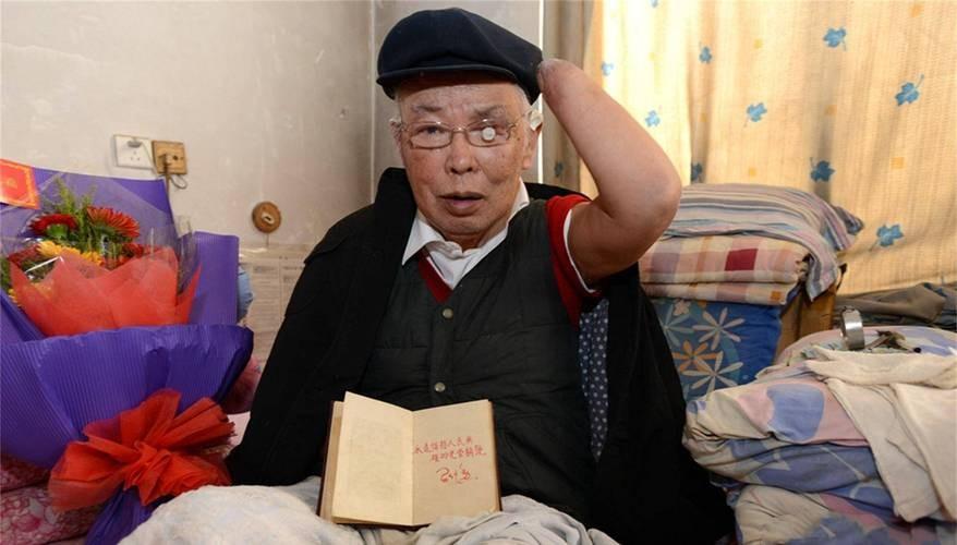 1952年，被冻掉四肢的志愿军战士朱彦夫回到山东老家，母亲哭着对他说：＂儿呀，你