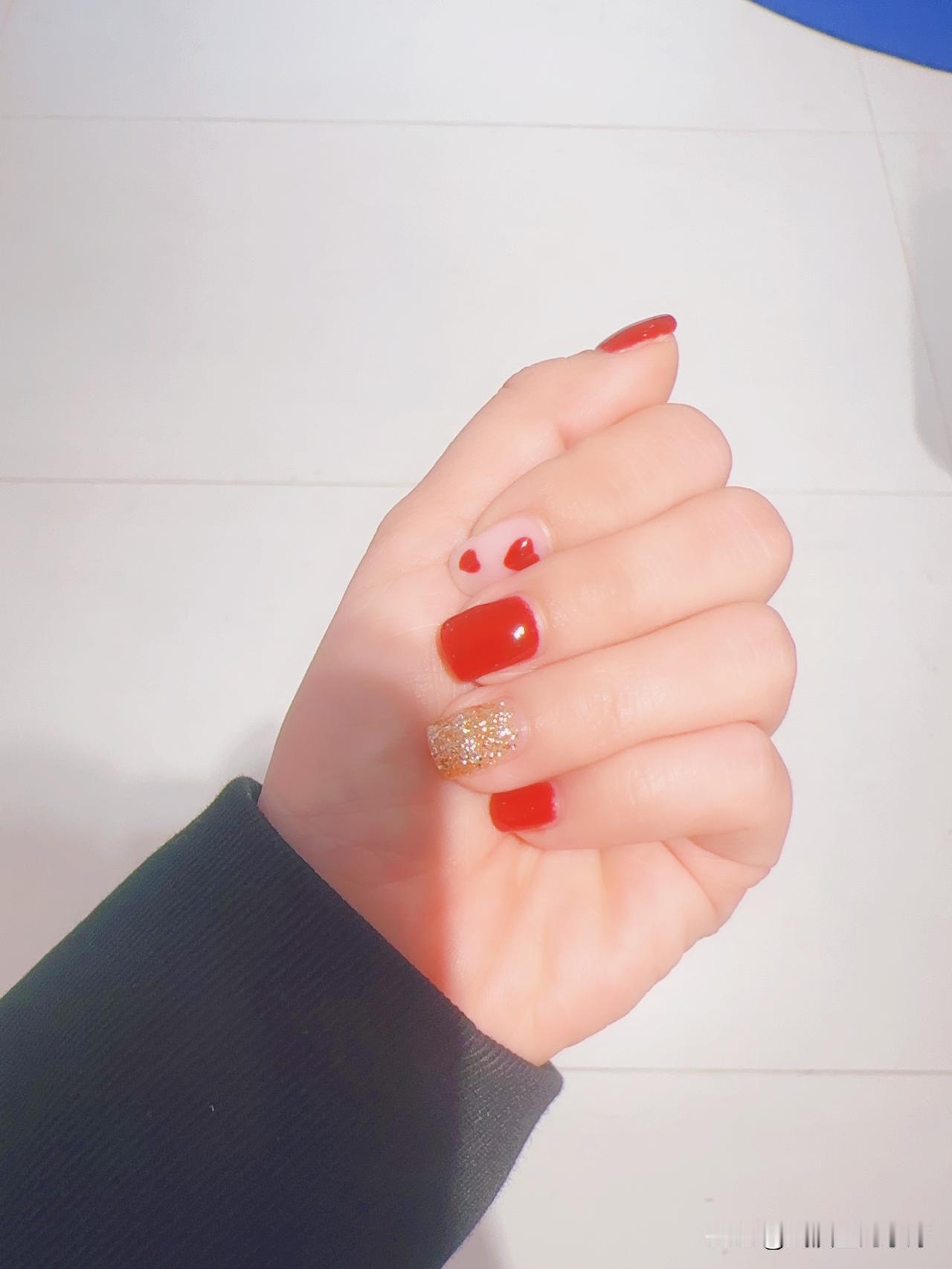 好多人说我学了美甲美睫，却没有干这行，浪费了手艺！
当初刚学完的时候，妹妹们就准