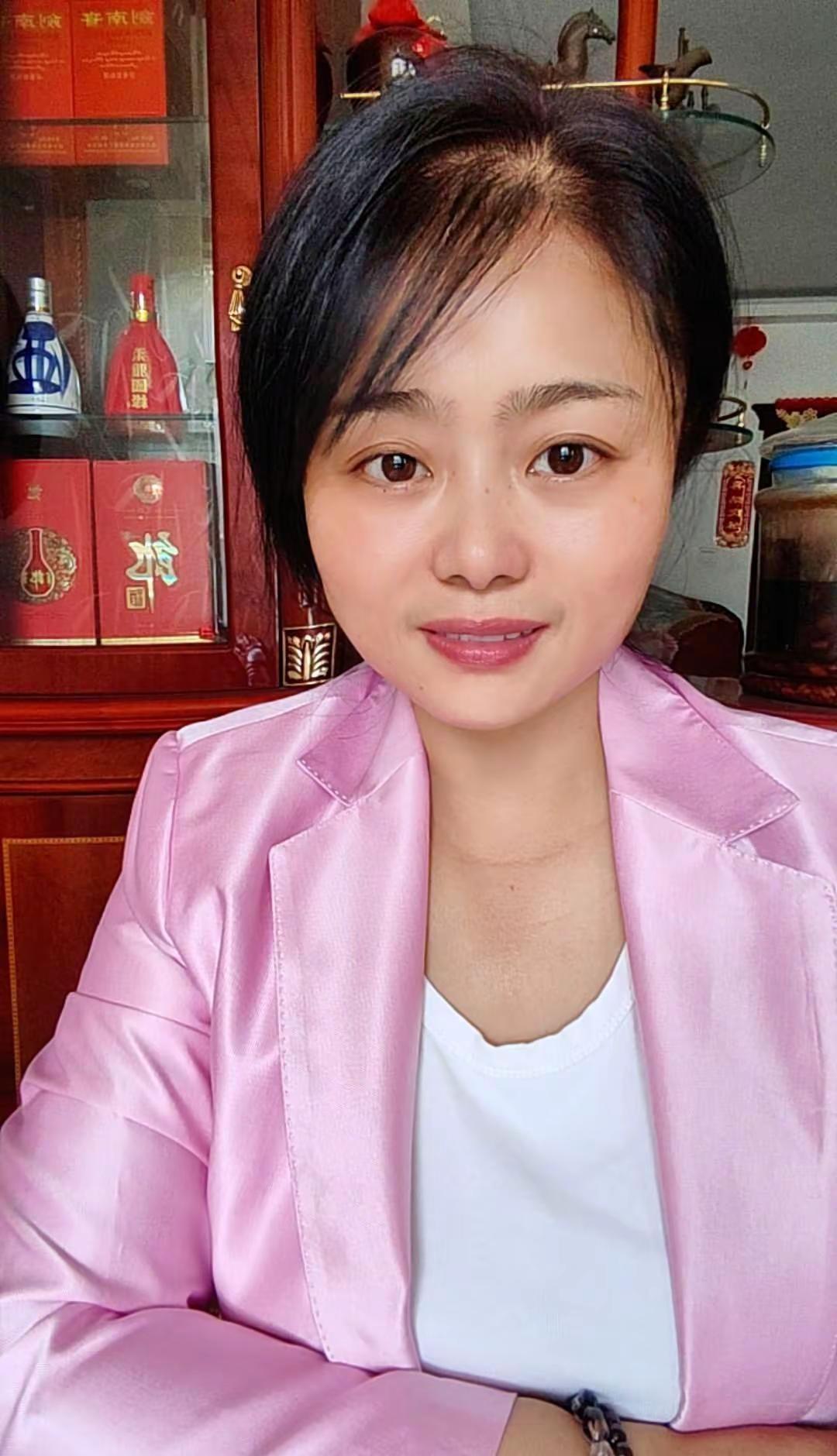 ——长大以后才明白，不是所有心里话都有倾听者。有些委屈，有些感慨，只能悄悄安放，