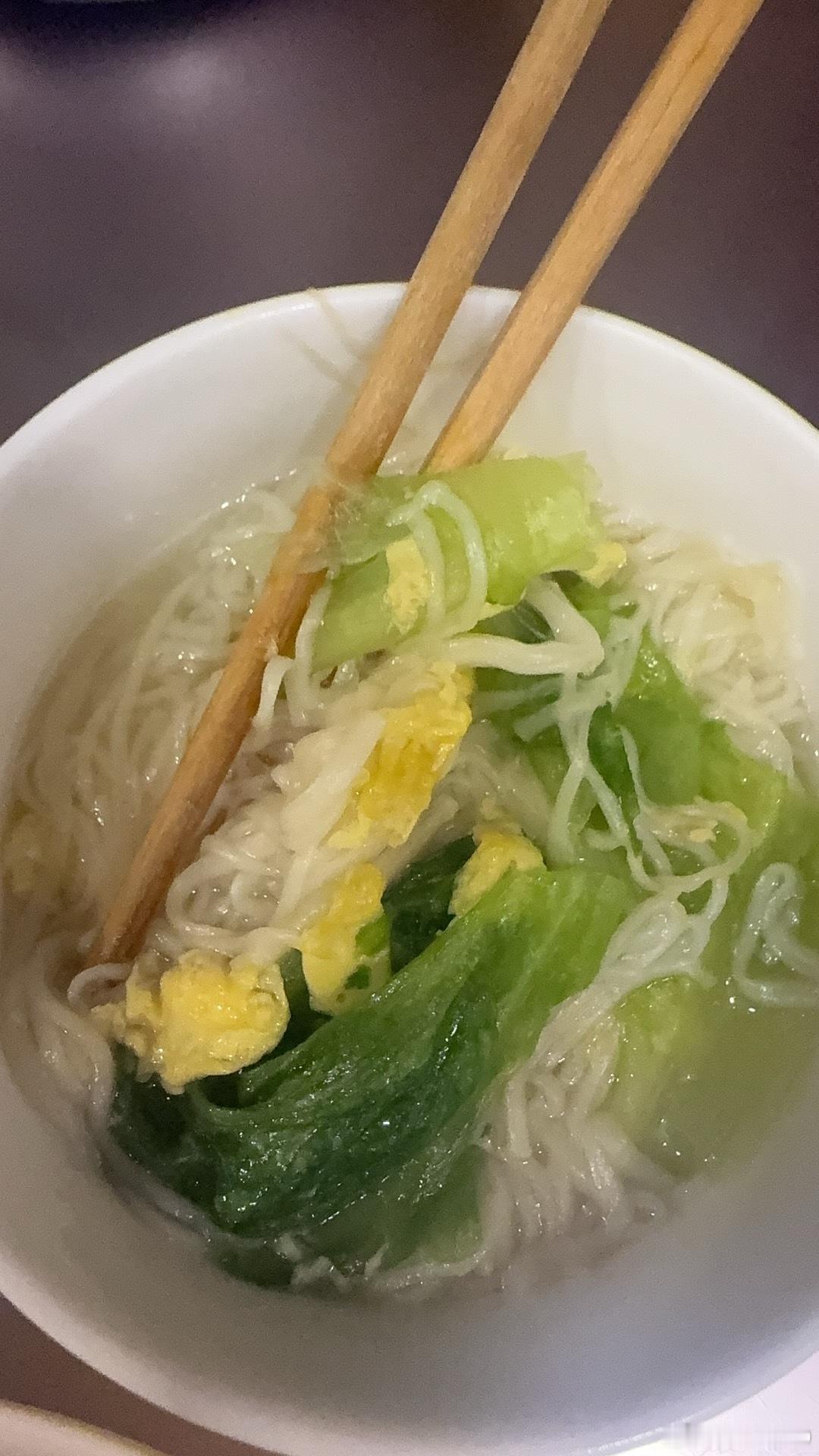 好好吃饭最近就是好想吃碗挂面 ​​​