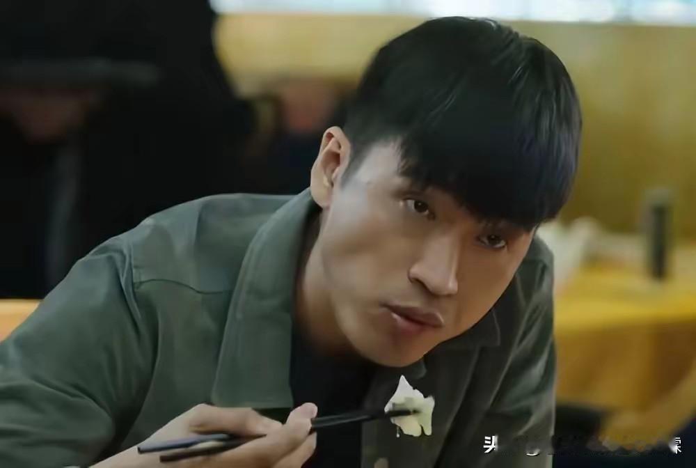 白光这个角色没人敢演了，导演实在没办法，只能自己上去演了！哈哈哈哈！

我就说白