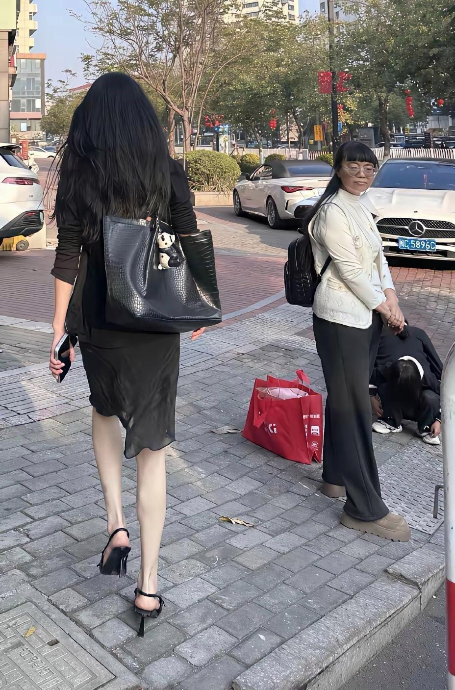 果然是没有对比就没有伤害啊！