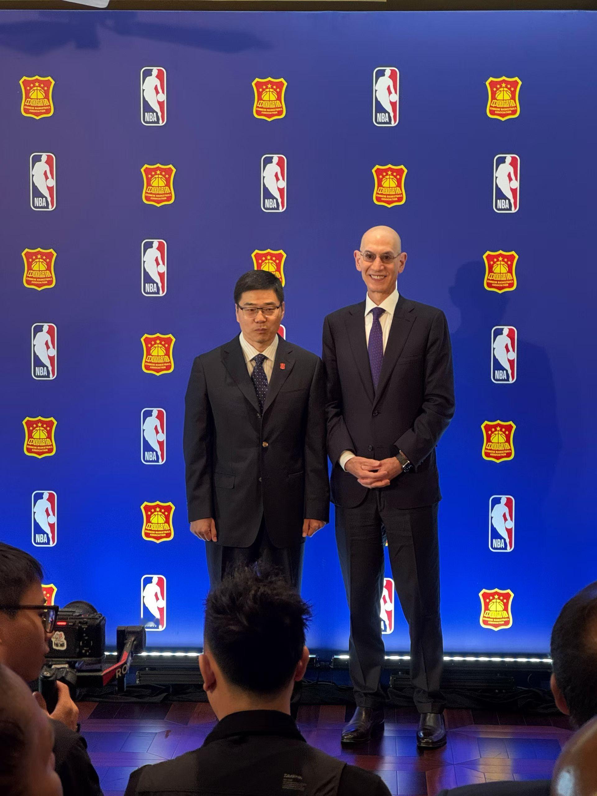 中国篮协与NBA达成战略合作中国篮协主席郭振明和NBA主席亚当肖华会面官方宣布中