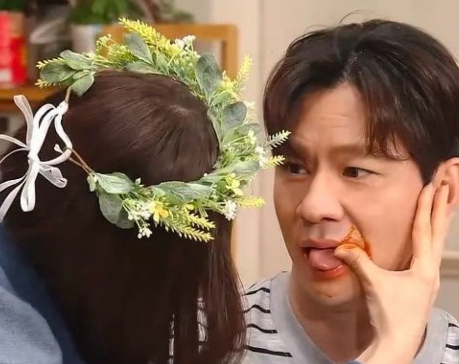 郑秀晶隔玻璃热吻男嘉宾姐姐你知道的我还是很喜欢你的。。。 