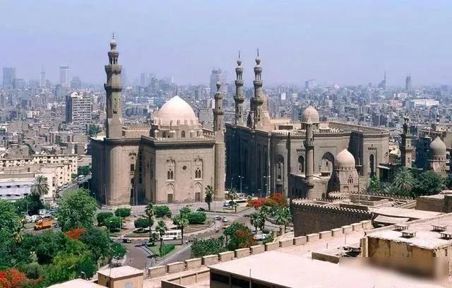 埃及不声不响，中东却靠它喘气，和平不是喊出来的

1979年，埃及总统萨达特与以