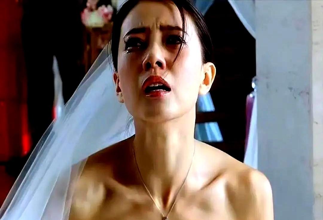 “厕所隔间怒吼辞职”冲上热搜！高圆圆新剧一嗓子吼哭全网打工人。

评论区集体破防