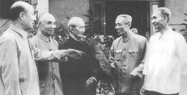 原国民党高级将领(左起)罗历戎，杨伯涛，方靖，郑庭笈、董益三后来当选为全国政协委