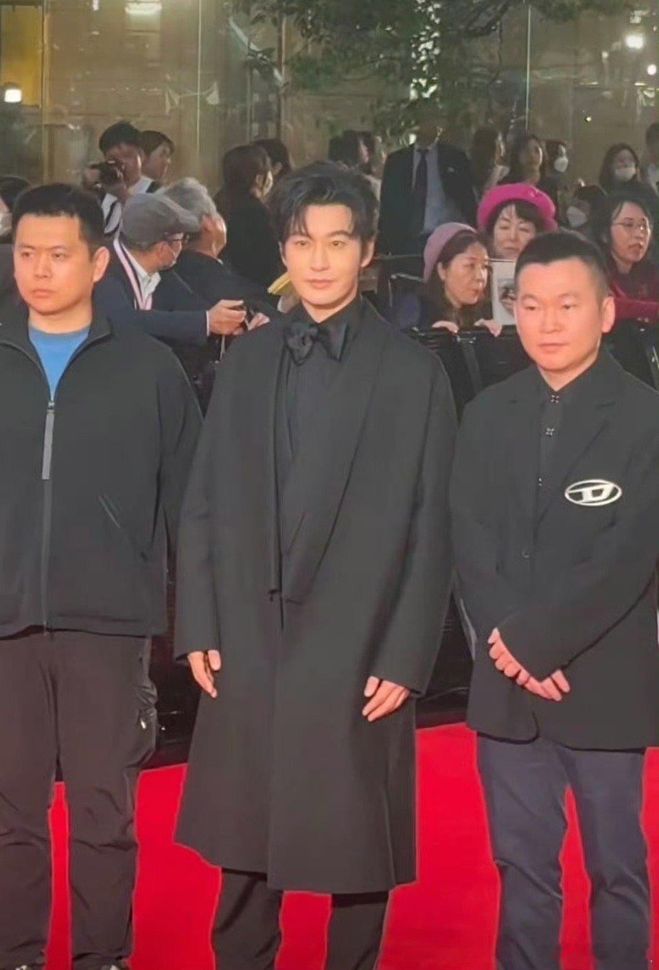 红毯上的黄晓明，状态太好啦[酷][努力] ​​​