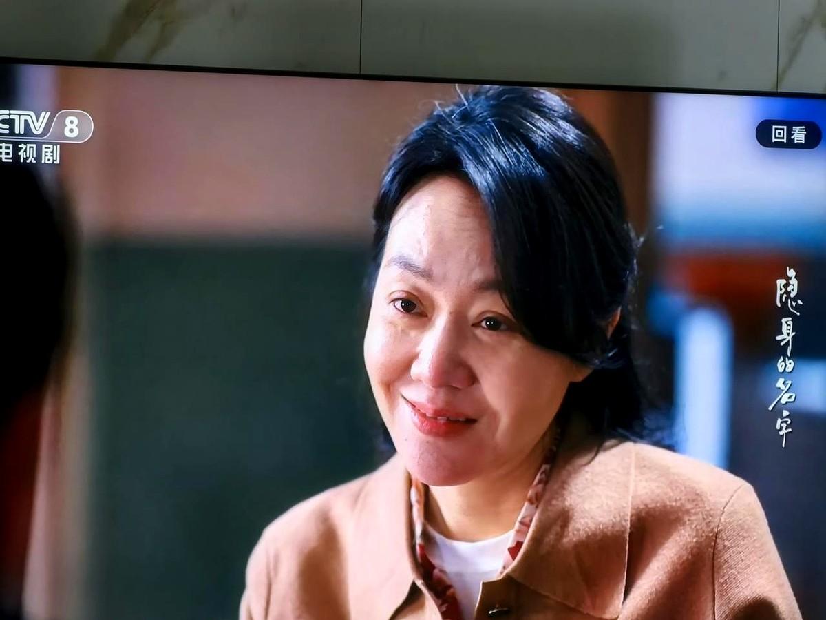 闫妮演的任美艳，真是把人看窒息了。

她查出大病，第四任丈夫老李剥了个橘子递给她