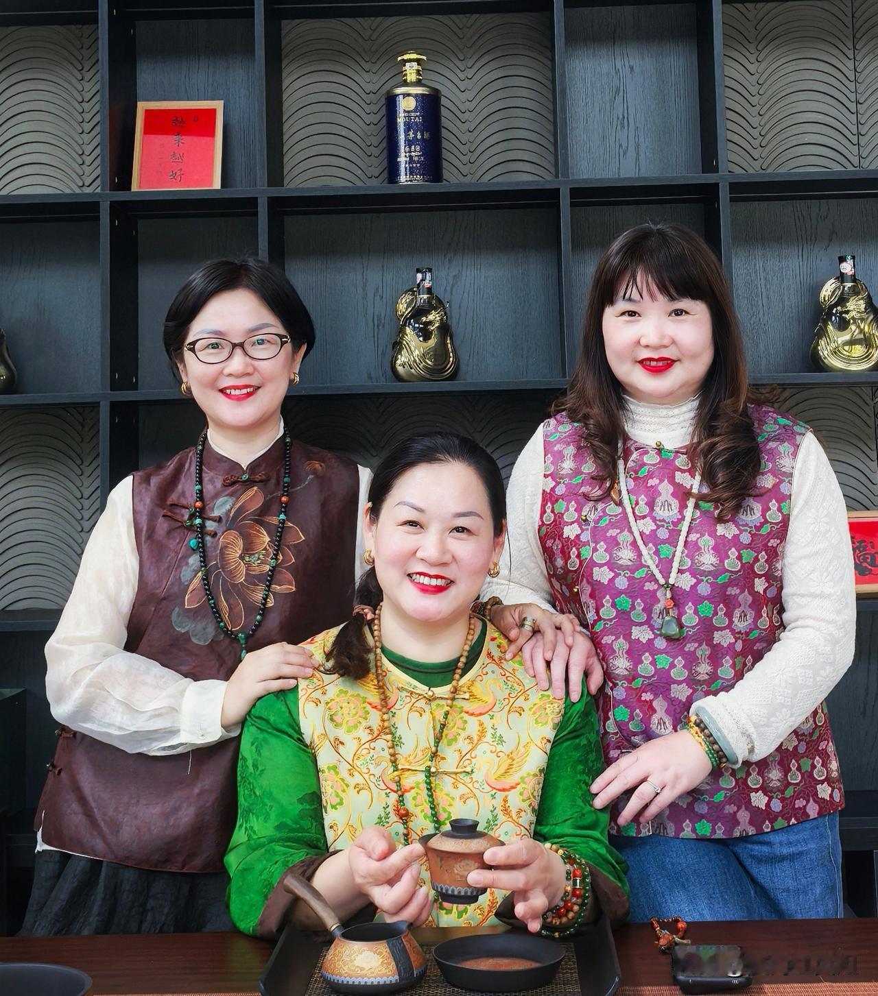 99年的女儿重新定义
女人就应该这样收礼物
几个闺蜜群里发语音问
有没有收到52