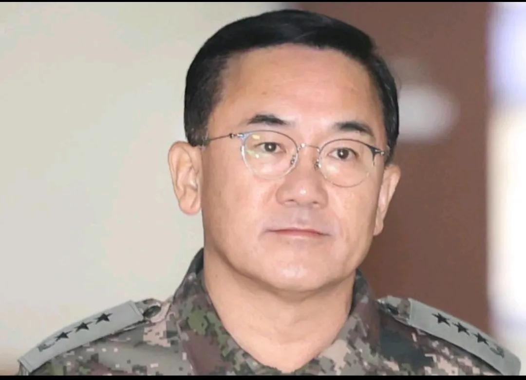 防谍司令吕寅兄（尹锡悦学弟）以嫌疑人身份被韩国警方传唤。他就是逮捕名单的“原创”