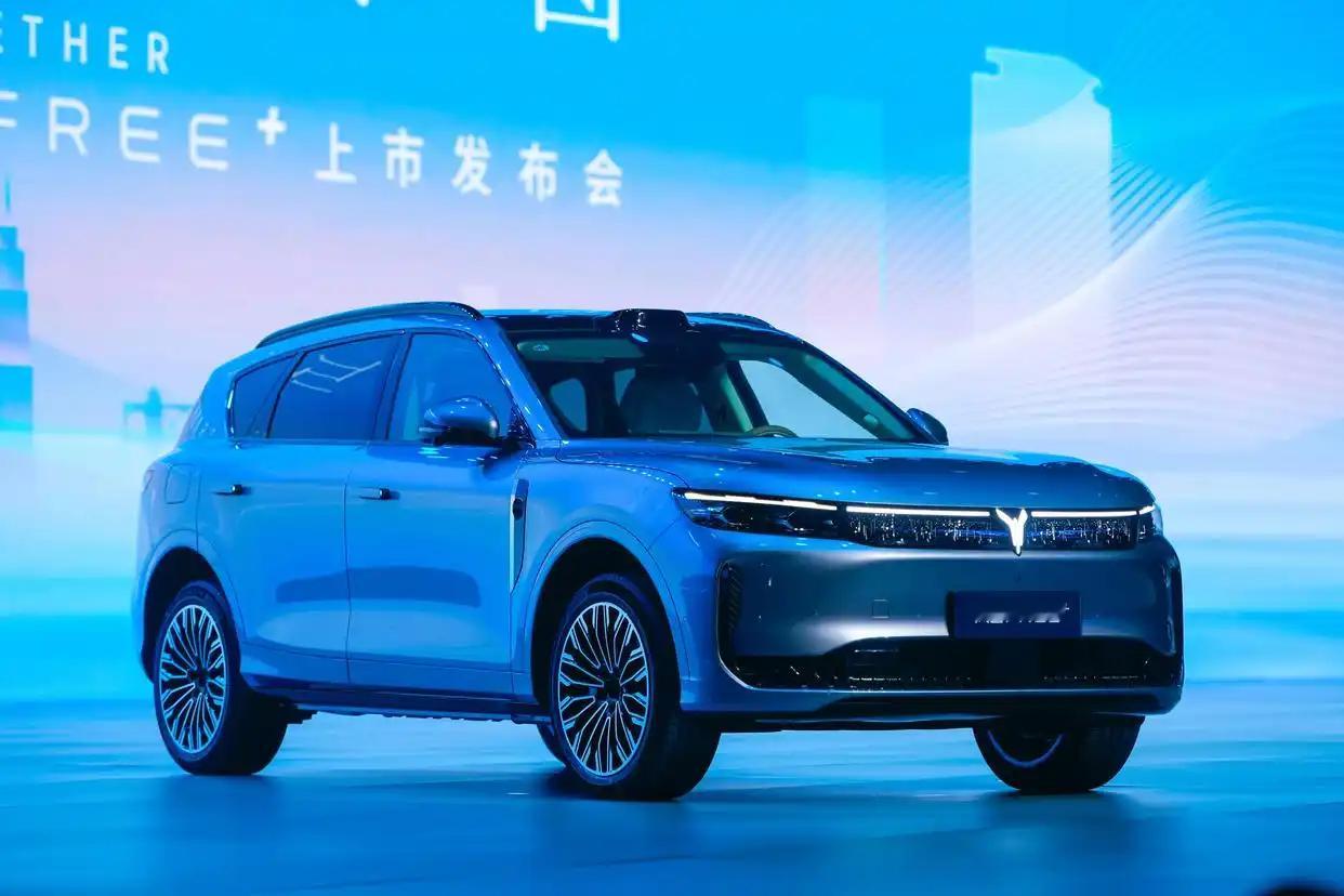 岚图FREE+公布售价，21.99万元-27.99万元。发布会之前，岚图FREE