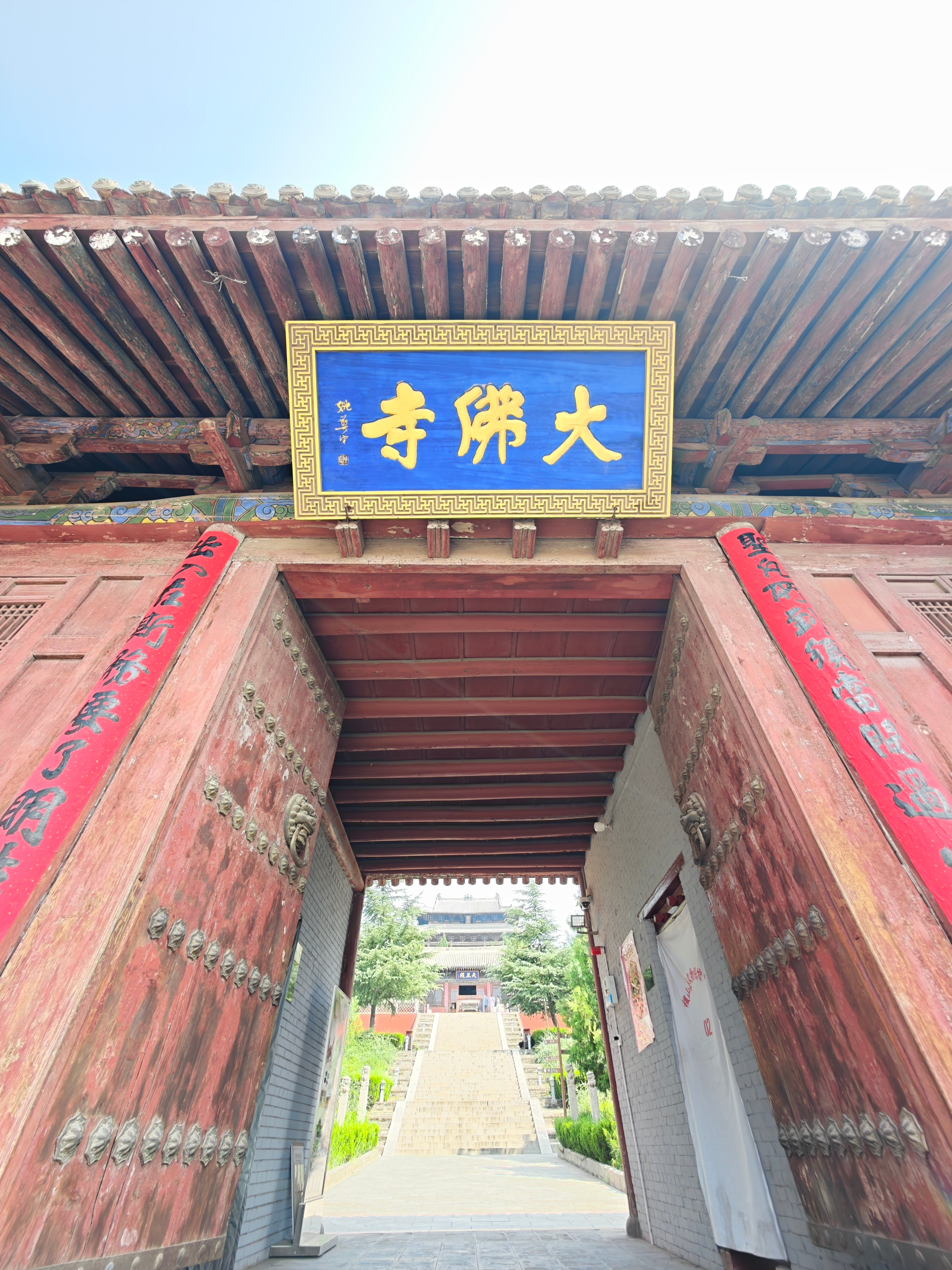 山西稷山县的大佛寺大佛车轮上的世界