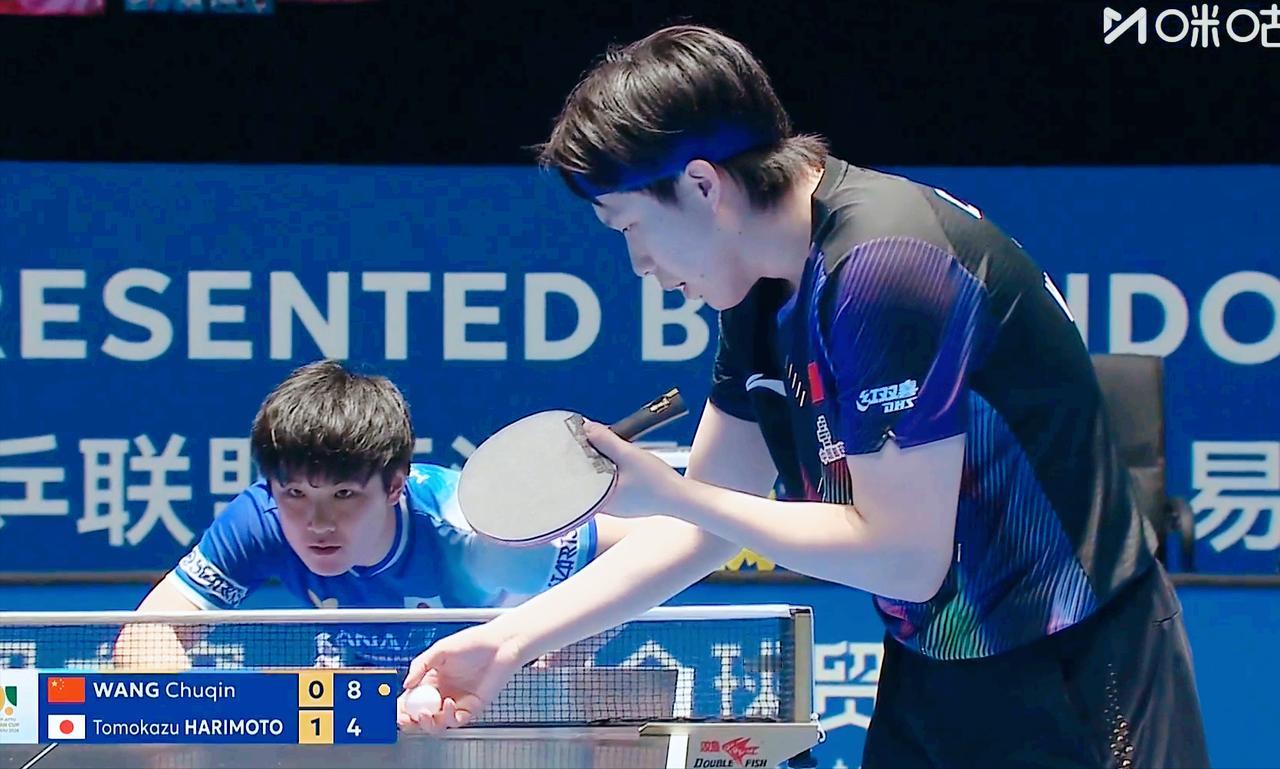 吓死了，张本智和连追3个局点，最后被王楚钦拿下。
第一局
两人比分胶着，
一路打