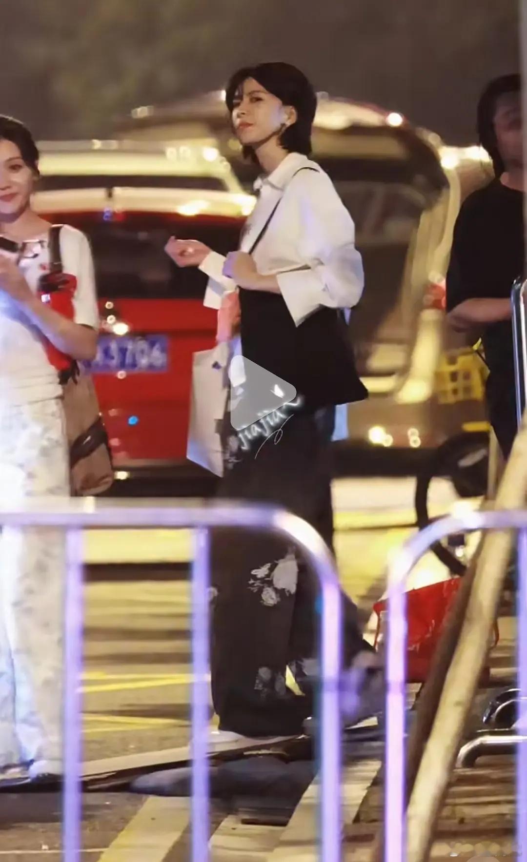 曾沛慈真的是越素越俊好长一条人 