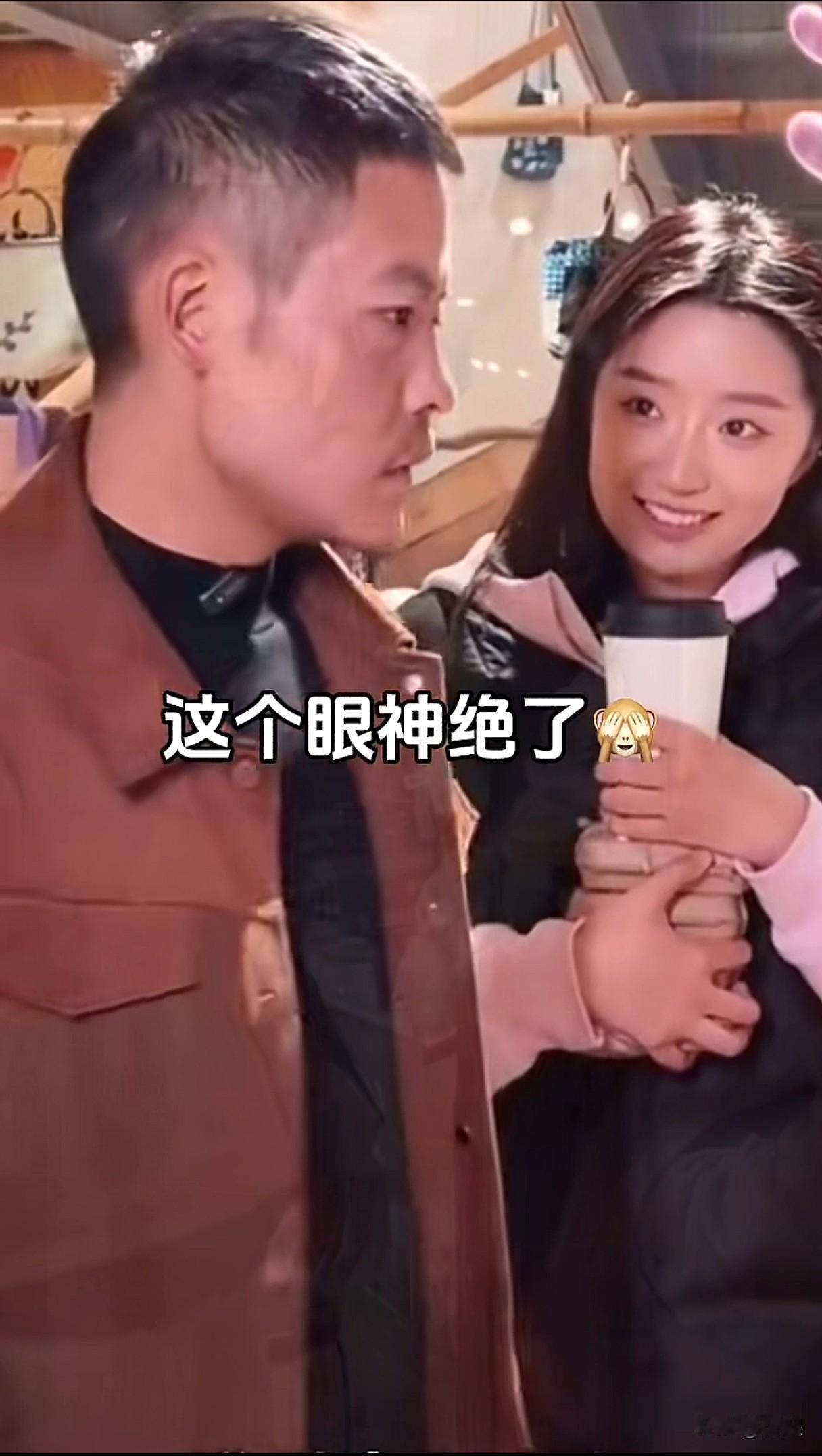 不对劲

很不对劲

这个女子看刀疤哥的眼神非常不对劲

被一个这么年轻漂亮的女