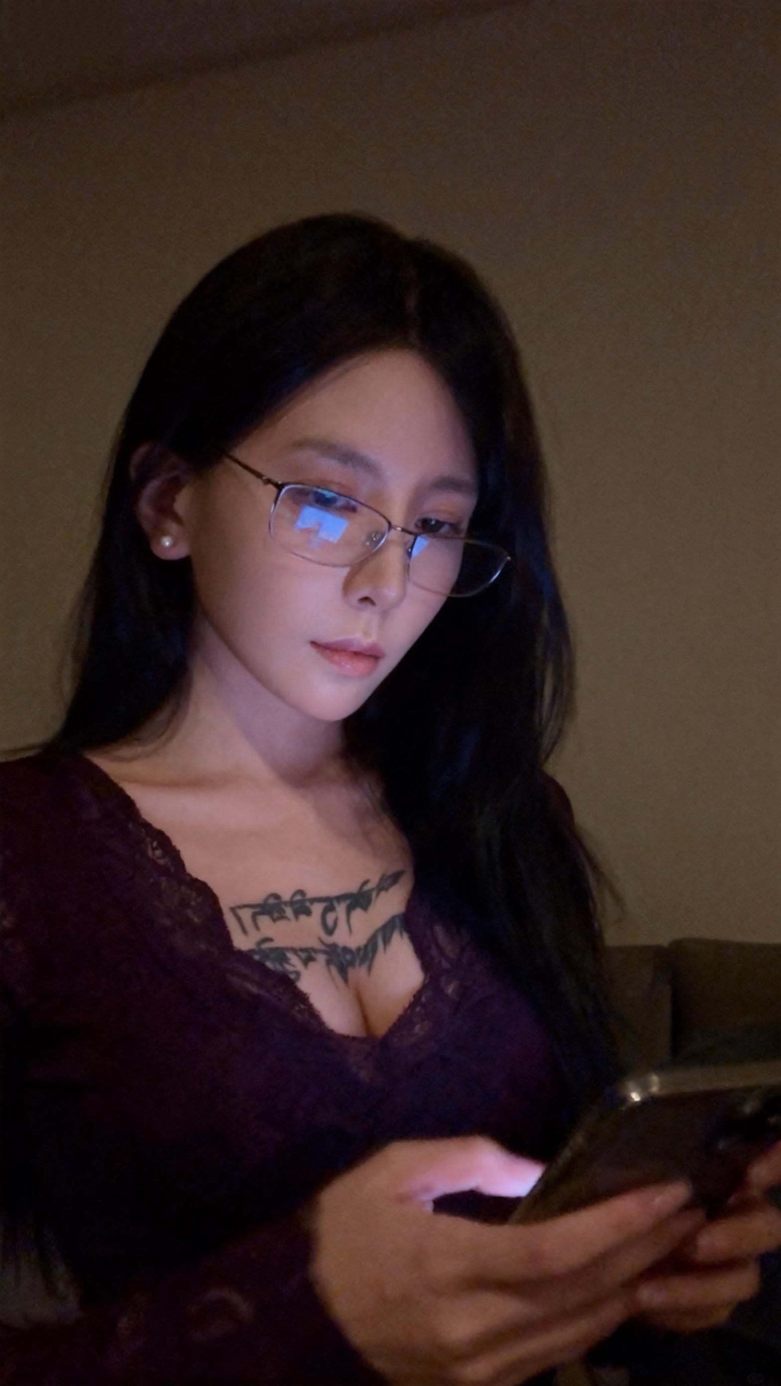你能不能别给那老娘们儿发信息了🥺我也识字的