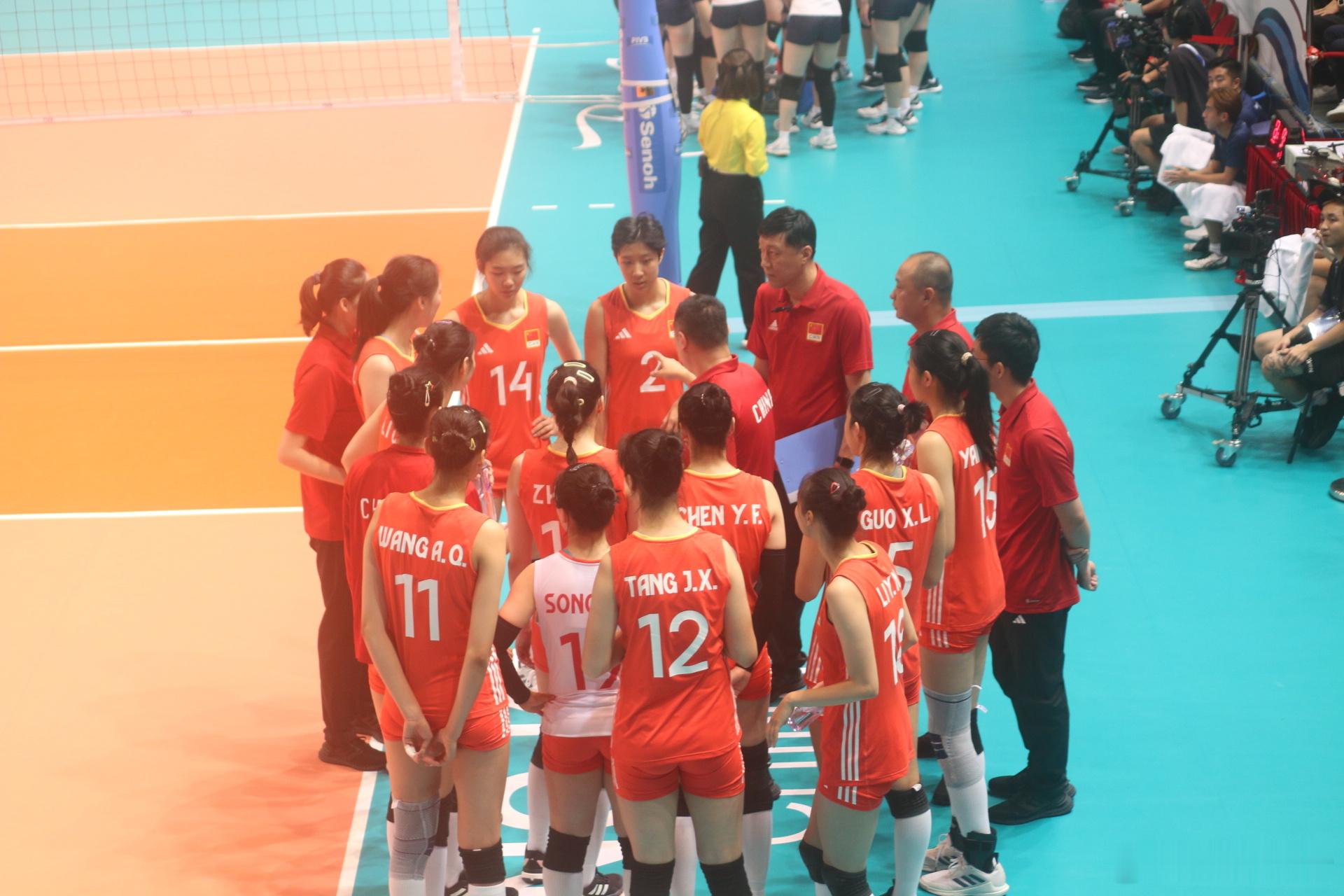 2024亚洲东区女排锦标赛，第三局我们25比19再取胜，这一局小球员们气势如虹，