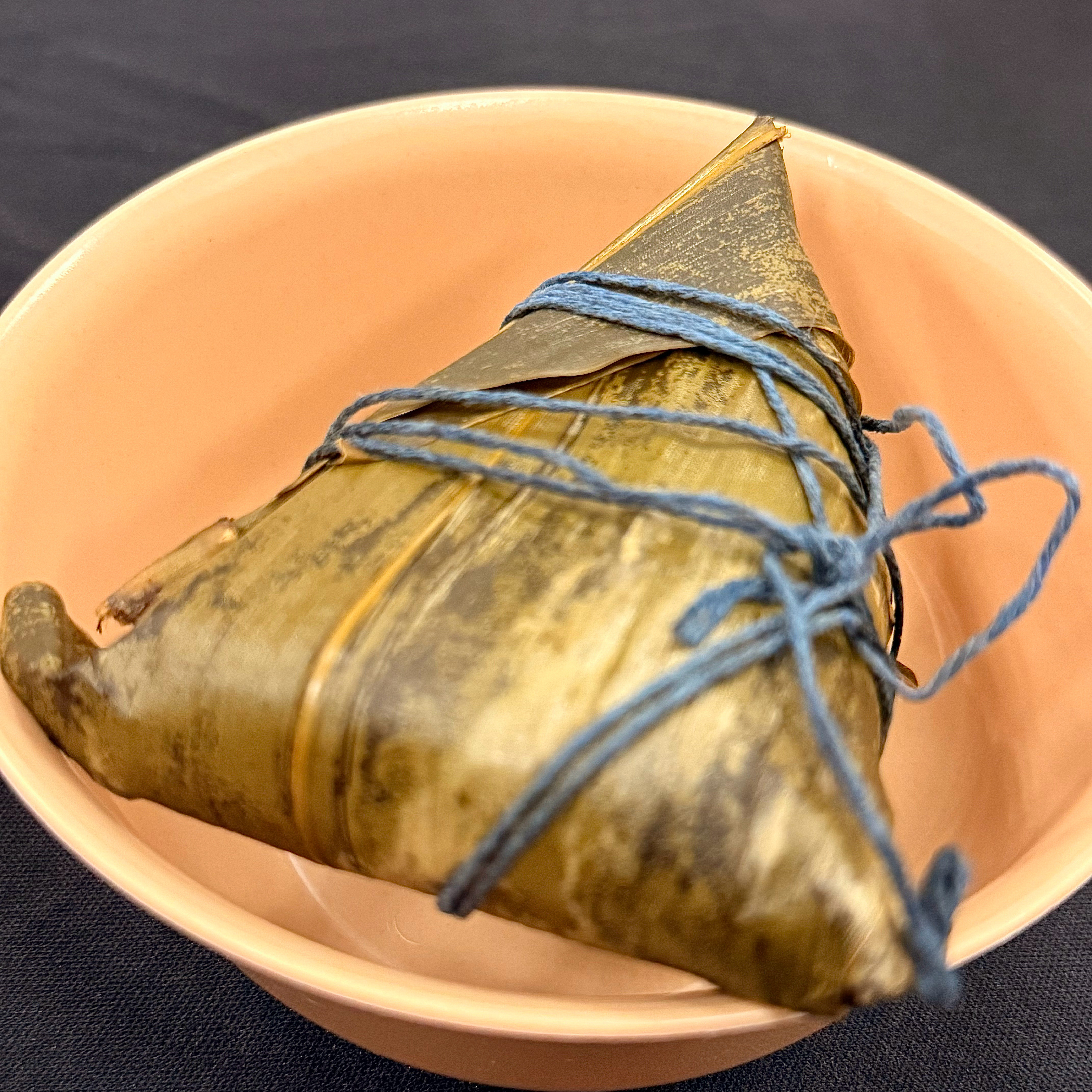 氛围到这了 将将巴巴也是吃上粽子了