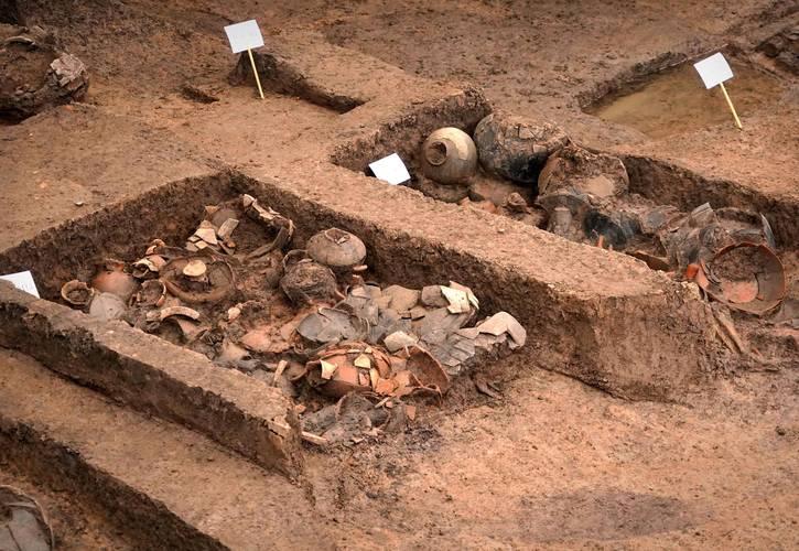 一、大型环壕聚落
遗址总面积约63万平方米，核心区发现8万平方米的双重环壕，是豫