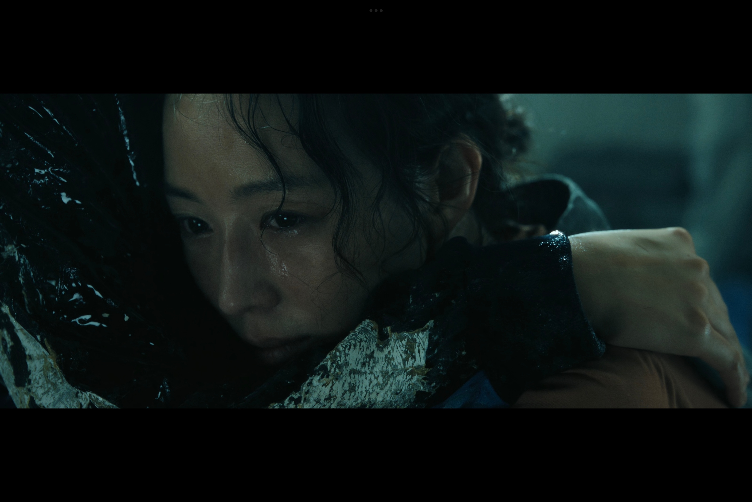 李涵这个角色还是给了我不小的惊喜，一个长期受到丈夫家暴，在最终决定反抗的时候亲眼