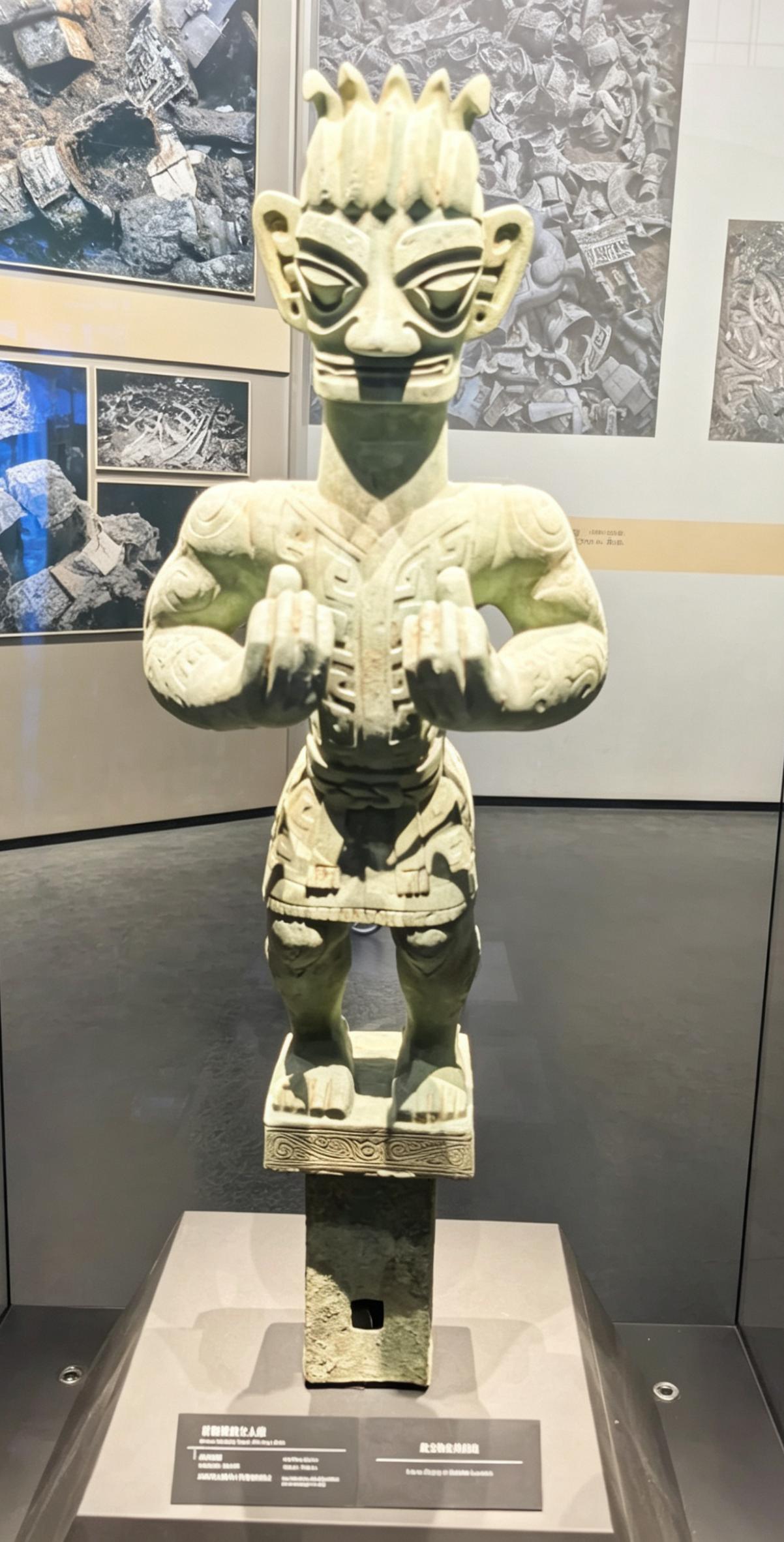 邂逅三星堆，读懂古蜀传奇
 
走进展厅，一件件三星堆青铜重器静静伫立，穿越三千年