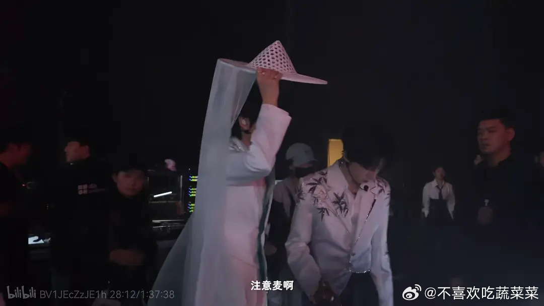 tg 李飞跟他俩说的到底是注意麦还是注意麦啊  品味中…… 