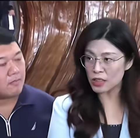 郑丽文要忙了
 
朱带着211名人员辞职
 
这哪是简单的人事交接，分明是给刚要