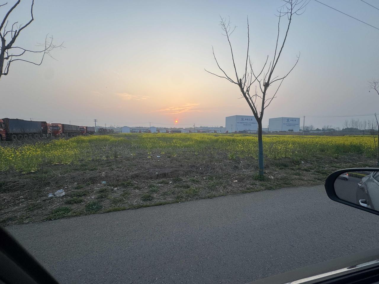 存钱与挣钱哪个更重要都需要，存钱了能保证生活过得红红火火，挣钱能让生活更美好