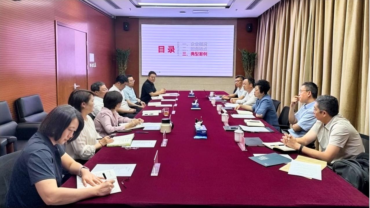 9月16日上午，中国建科党委书记、董事长孙英一行到访中国物业管理协会，与协会会长