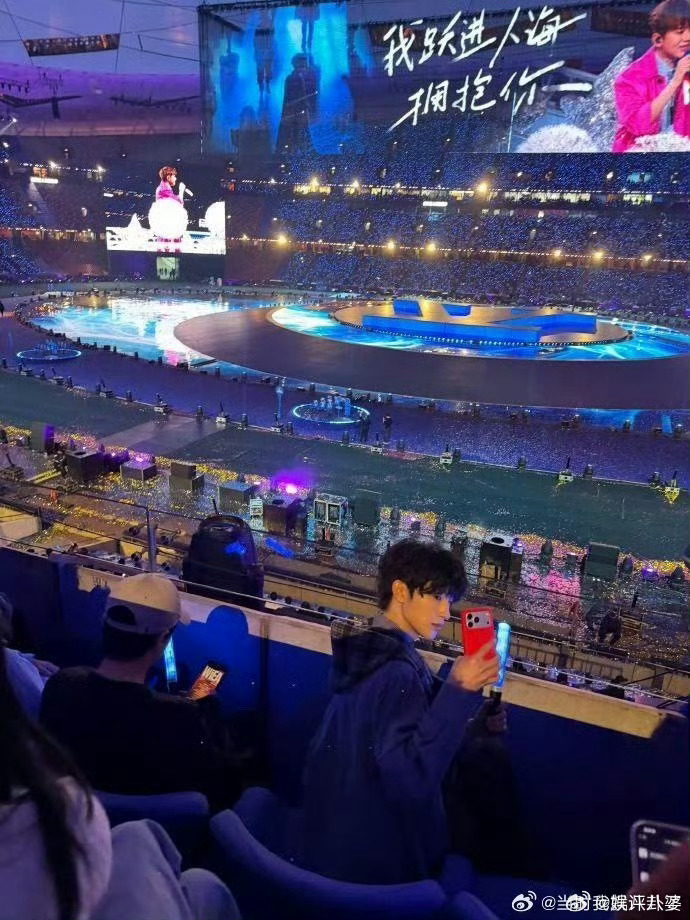 张杰鸟巢舞台够内娱学一辈子了 谁还没被张杰鸟巢演唱会的列车创飞!一百多米的巨型列