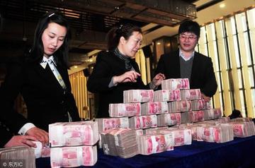 士农工商排序传了两千年，至今还影响我们对有钱人的判断。
不少人发现，同样是躺平，