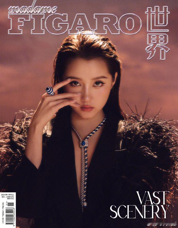 关晓彤看一看世界的烟火   春楠给关晓彤化的封面妆 复古感大满贯！关晓彤的封面妆