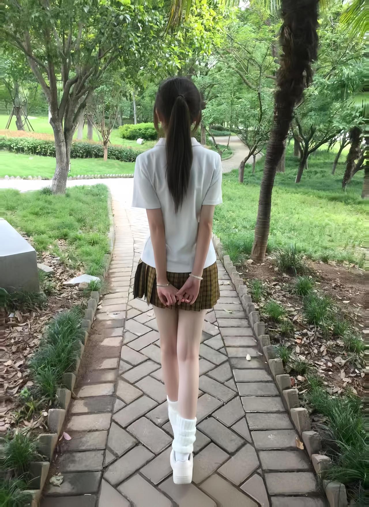 弘一法师说：
一个人不会同时拥有
父母运、夫妻运，还有儿女运。

这话不是在给你