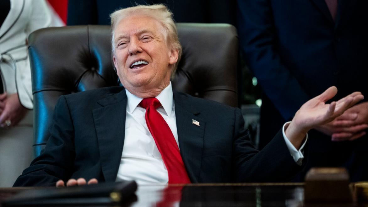 太阳打西边出来了！一向大嘴巴的特朗普这次竟然成了“闷葫芦”，悄悄派人摸进了北京城